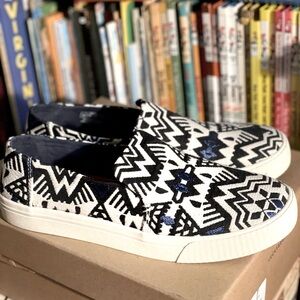 TOMS Sunset Slip On Loafers sneakers Stellar Blue 9.5 nwt